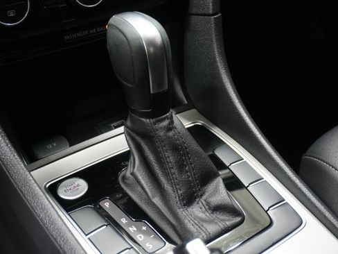 Used 2022 Volkswagen Passat 2.0T SE image 19