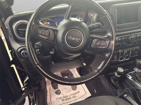 Used 2022 Jeep Gladiator Willys image 10