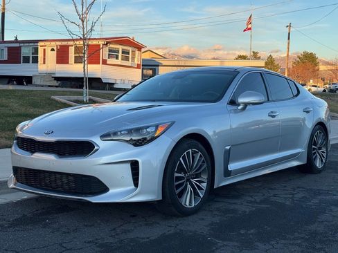 Used 2018 Kia Stinger Premium image 7
