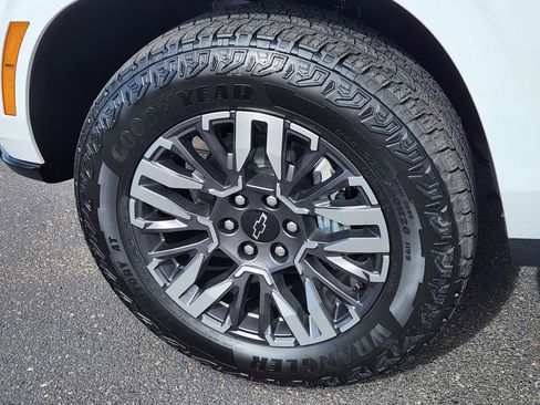 New 2026 Chevrolet Suburban Z71 w/ Z71 Off-Road Package image 7