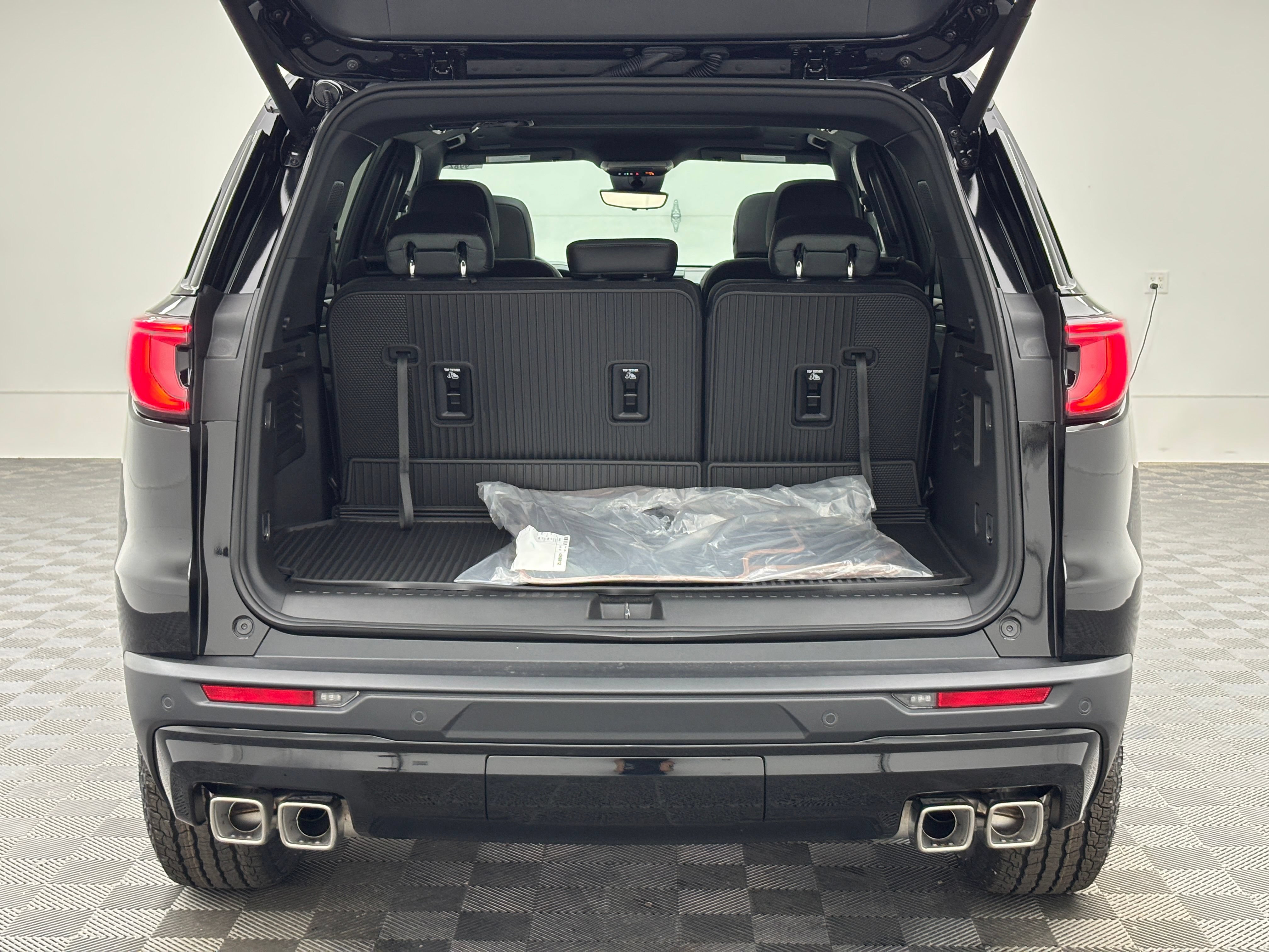 New 2026 GMC Acadia AT4 w/ Luxury Package AWD/4WD image 12