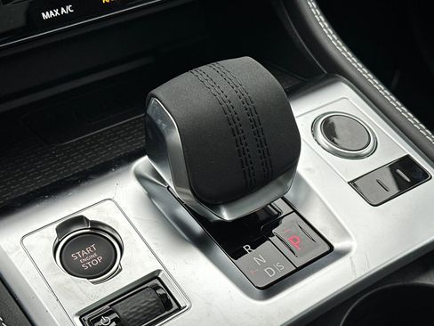 New 2025 Jaguar F-PACE R-Dynamic S image 22