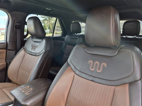 Used 2021 Ford Explorer King Ranch w/ Premium Technology Package image 16
