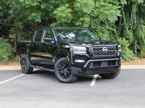 Used 2023 Nissan Frontier SV w/ Midnight Edition Package RWD image 2