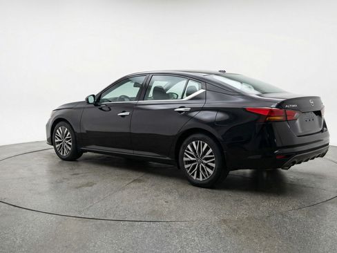 Used 2025 Nissan Altima 2.5 SV image 6