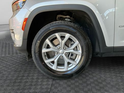 Used 2023 Jeep Grand Cherokee L Limited w/ Trailer Tow Group (B) AWD/4WD image 14