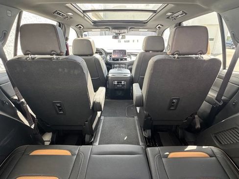 Used 2023 GMC Yukon AT4 w/ AT4 Premium Package AWD/4WD image 7