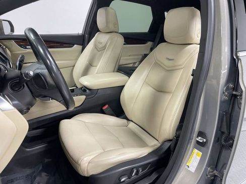 Used 2018 Cadillac XT5 Luxury w/ Driver Awareness Package image 11