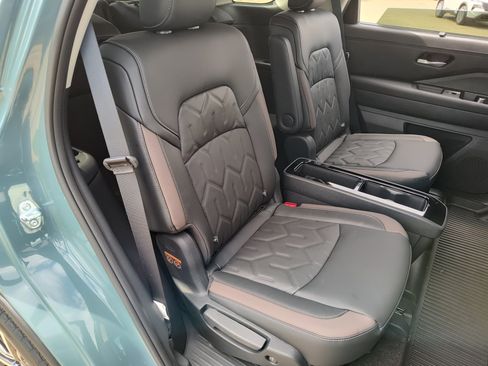 New 2026 Nissan Pathfinder Platinum FWD image 14