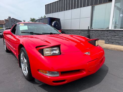 Used 2003 Chevrolet Corvette Coupe w/ Preferred Equipment Group RWD image 36