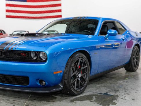 Used 2019 Dodge Challenger R/T w/ Shaker Package RWD image 27