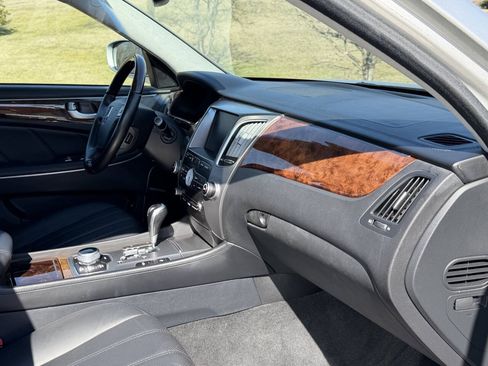 Used 2012 Hyundai Equus Signature RWD image 18