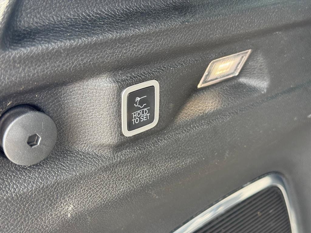 Used 2022 Jeep Grand Cherokee L Limited AWD/4WD image 6
