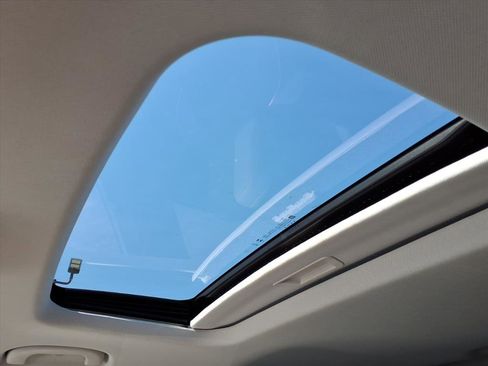 Certified 2025 Chevrolet Trax ACTIV w/ Sunroof Package image 20