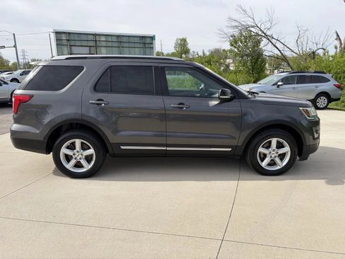 Used 2016 Ford Explorer XLT w/ Equipment Group 202A AWD/4WD image 4