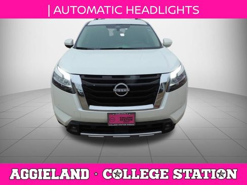 Used 2024 Nissan Pathfinder SL FWD image 10