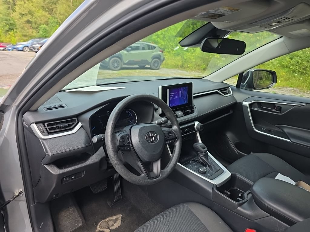 Used 2025 Toyota RAV4 LE AWD/4WD image 12