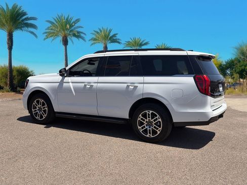 Certified 2025 Ford Expedition Active AWD/4WD image 3