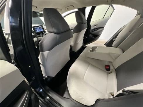 Used 2021 Toyota Corolla LE image 17