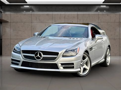Used 2016 Mercedes-Benz SLK 300 image 4