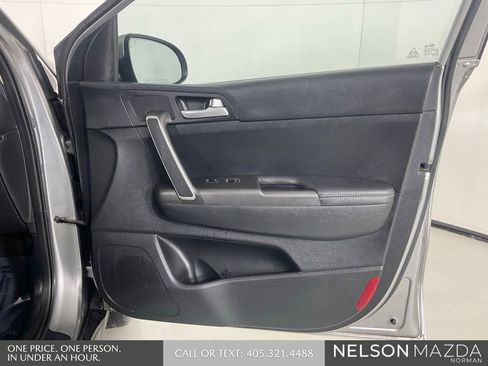 Used 2021 Kia Sportage LX FWD image 17