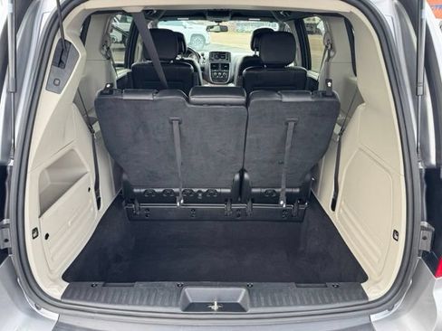 Used 2017 Dodge Grand Caravan SXT FWD image 21