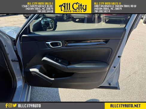 Used 2022 Honda Civic Touring image 10