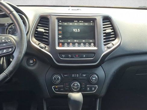 Used 2021 Jeep Cherokee Trailhawk w/ Technology Group AWD/4WD image 14