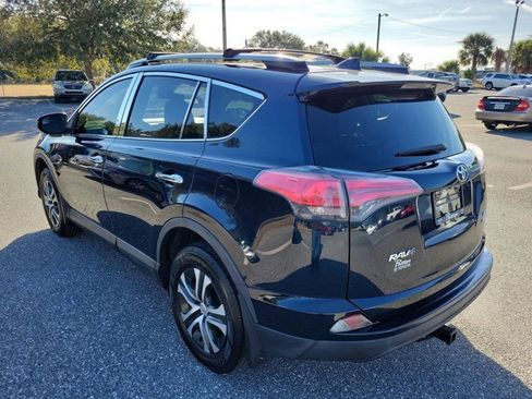 Used 2018 Toyota RAV4 LE image 12