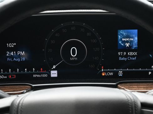 Used 2022 Cadillac Escalade Sport Platinum w/ LPO, ONYX Package AWD/4WD image 12