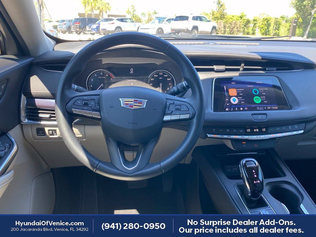 Used 2023 Cadillac XT4 Luxury FWD image 3