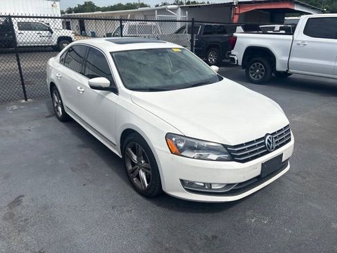 Used 2015 Volkswagen Passat 1.8T SEL Premium FWD image 3