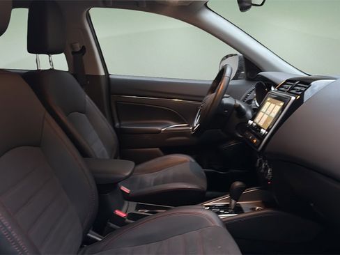 Used 2025 Mitsubishi Outlander Sport SE image 14