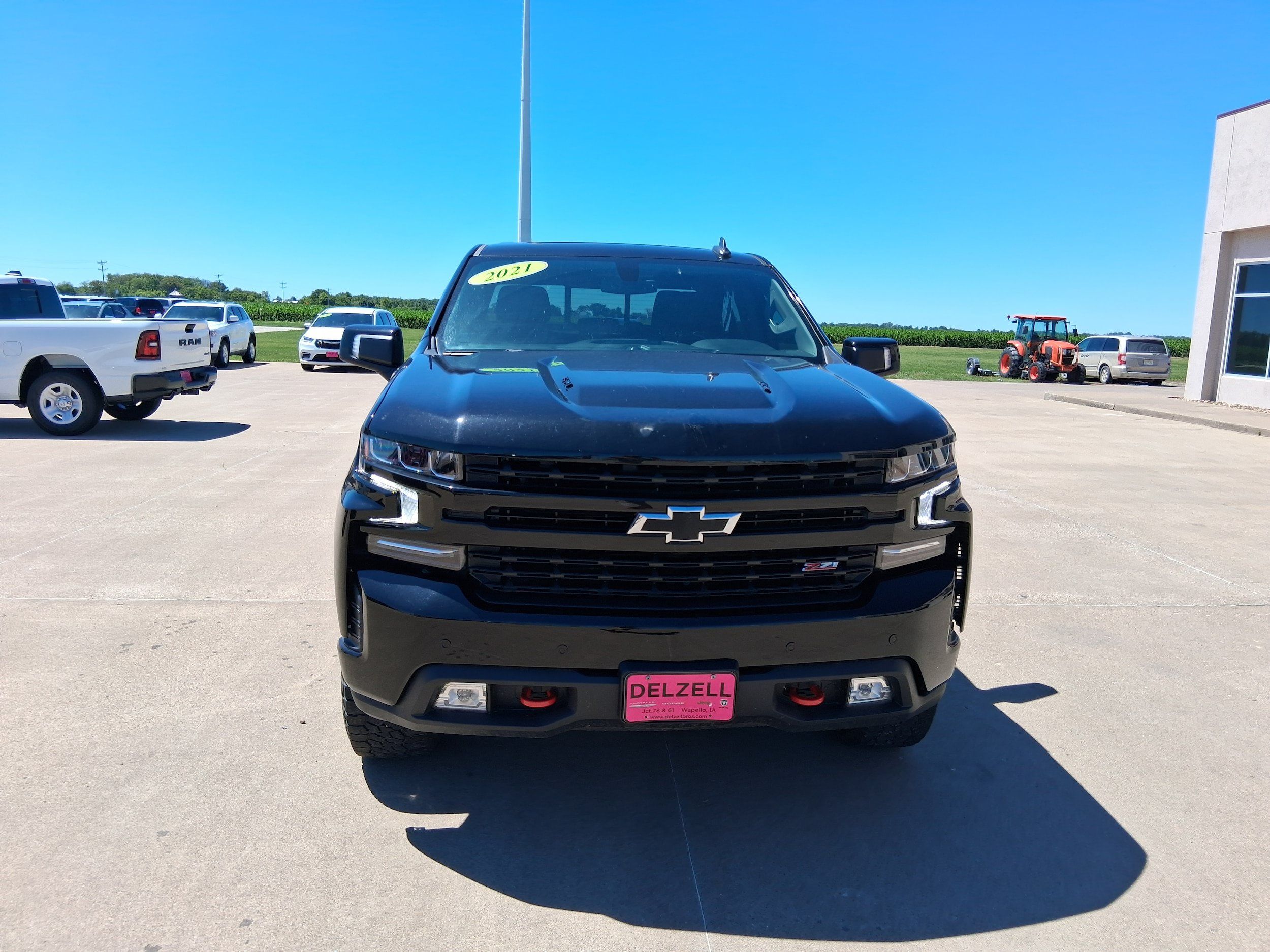 Used 2021 Chevrolet Silverado 1500 LT Trail Boss w/ Convenience Package II AWD/4WD image 3