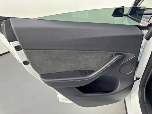 Used 2021 Tesla Model Y Long Range image 42