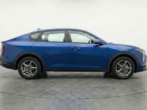 Used 2025 Kia K4 LXS image 11