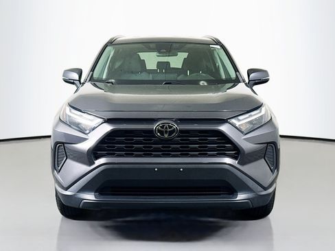 Used 2022 Toyota RAV4 XLE AWD/4WD image 2