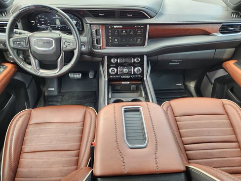 Used 2023 GMC Yukon XL Denali Ultimate AWD/4WD image 9