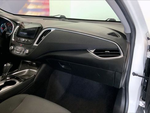 Used 2017 Chevrolet Malibu LT FWD image 21