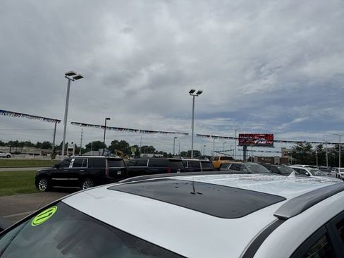 Used 2017 Lexus GX 460 Premium w/ Premium Package AWD/4WD image 9