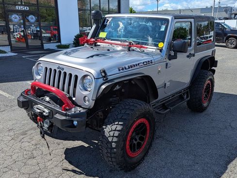 Used 2017 Jeep Wrangler Rubicon AWD/4WD image 2