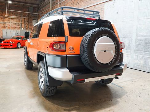 Used 2014 Toyota FJ Cruiser 4WD w/ Upgrade Package image 13
