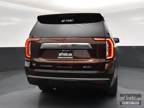 Used 2022 GMC Yukon SLT w/ SLT Premium Package image 5