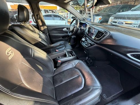 Used 2019 Chrysler Pacifica Touring-L Plus w/ Advanced Safetytec Group FWD image 29