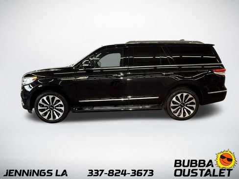 Used 2024 Lincoln Navigator Reserve AWD/4WD image 2