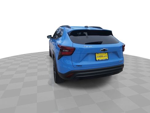 Used 2024 Chevrolet Trax RS w/ Sunroof Package FWD image 7