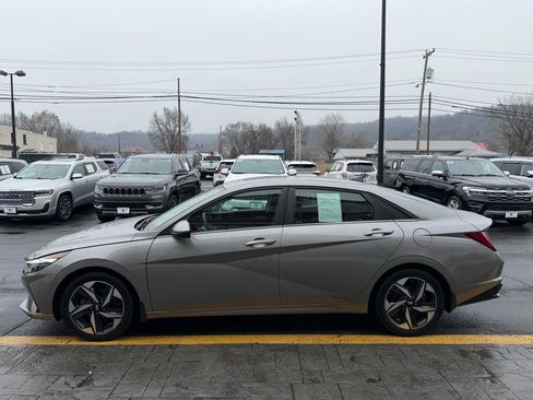 Used 2023 Hyundai Elantra Limited image 5