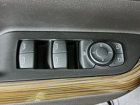 Used 2023 GMC Acadia SLE w/ Driver Convenience Package image 15