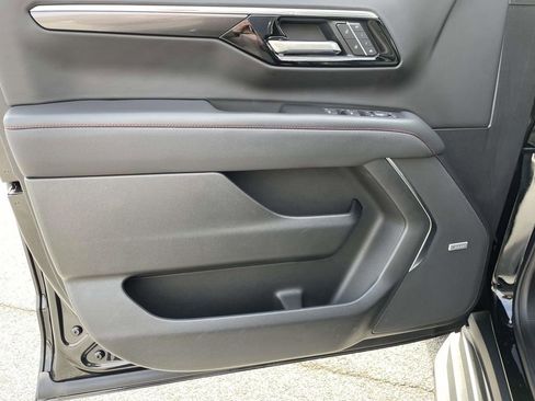 Used 2025 Chevrolet Tahoe RST w/ Comfort Package image 16