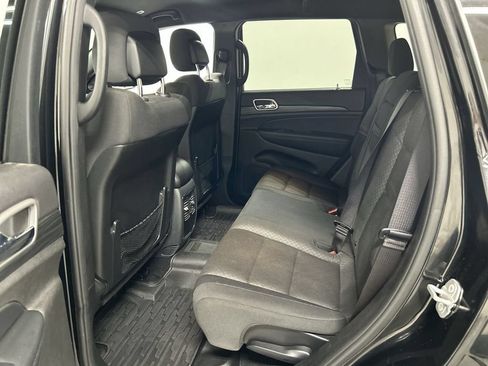 Used 2019 Jeep Grand Cherokee Laredo AWD/4WD image 19